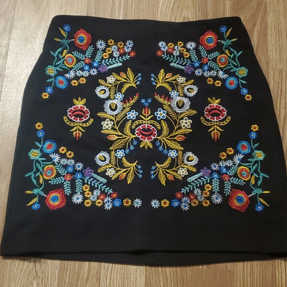 Embroidered skirt
